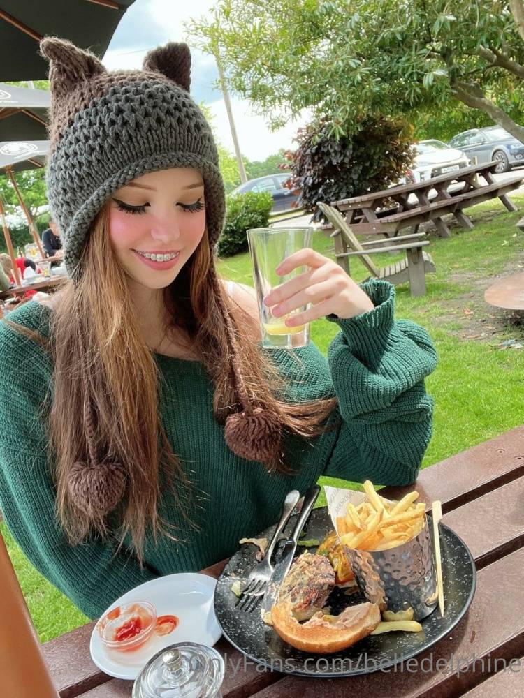 Belle Delphine Pub Lunch Onlyfans Set Leaked - #7