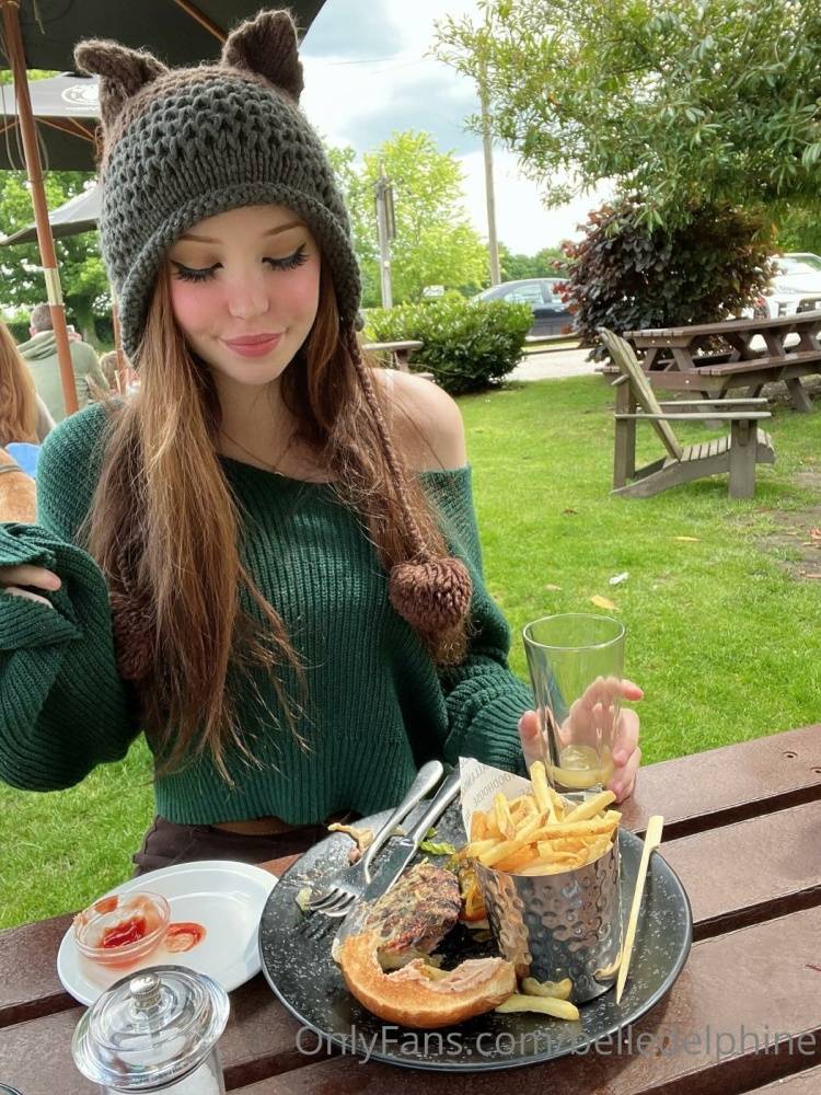 Belle Delphine Pub Lunch Onlyfans Set Leaked - #17