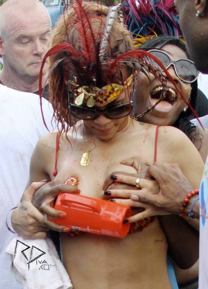 Rihanna Bikini Nip Slip Barbados Festival Photos Leaked - #5