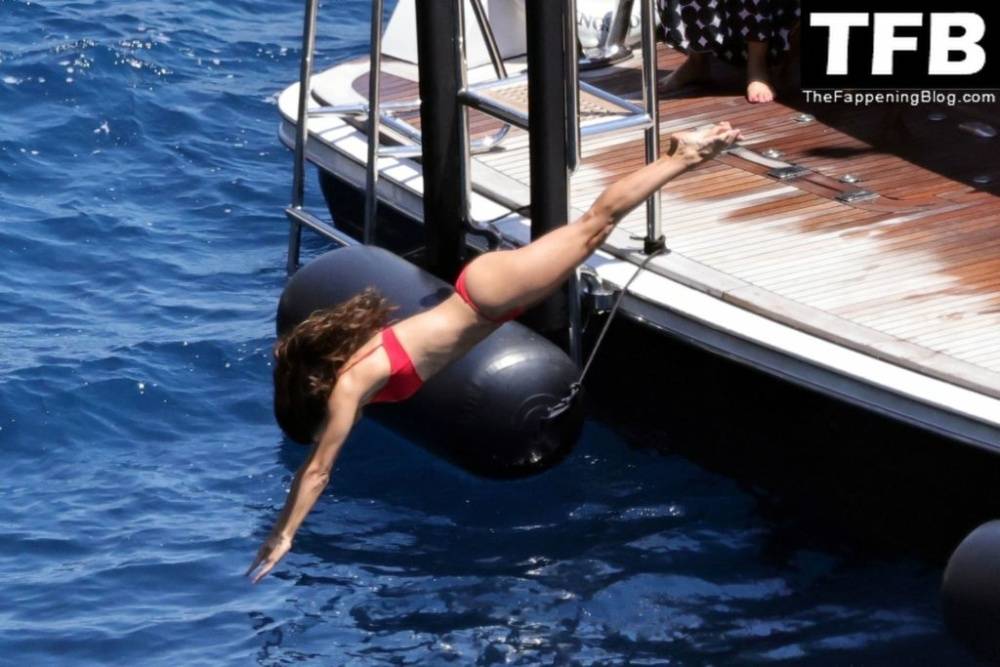 Eva Longoria Showcases Her Stunning Figure and Ass Crack in a Red Bikini on Holiday in Capri - #15