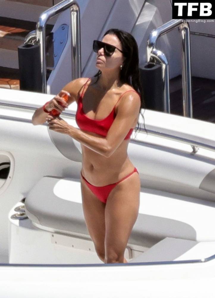 Eva Longoria Showcases Her Stunning Figure and Ass Crack in a Red Bikini on Holiday in Capri - #12
