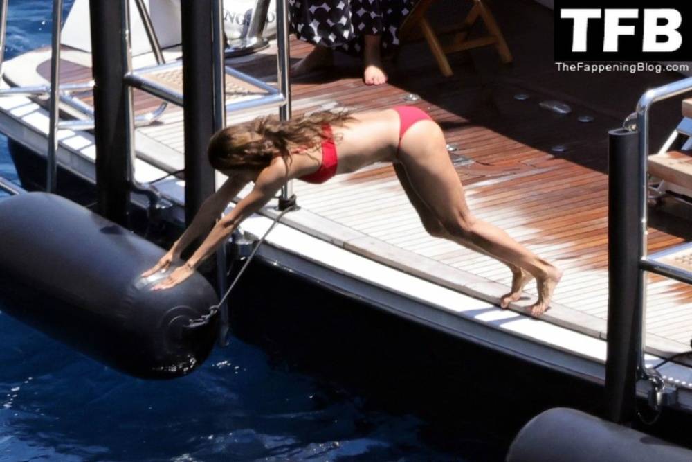 Eva Longoria Showcases Her Stunning Figure and Ass Crack in a Red Bikini on Holiday in Capri - #19