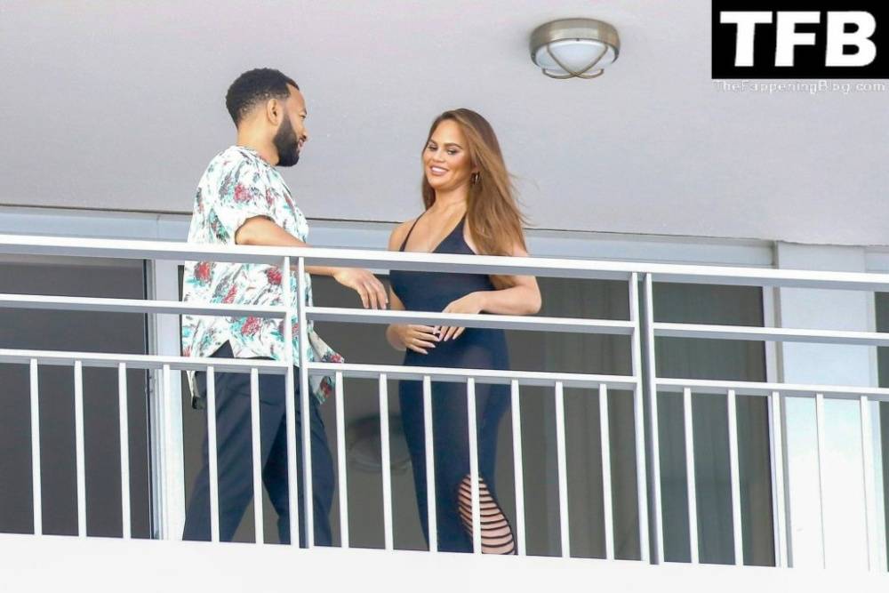 Chrissy Teigen & John Legend Kiss and Pose During an Impromptu Balcony Shoot - #14