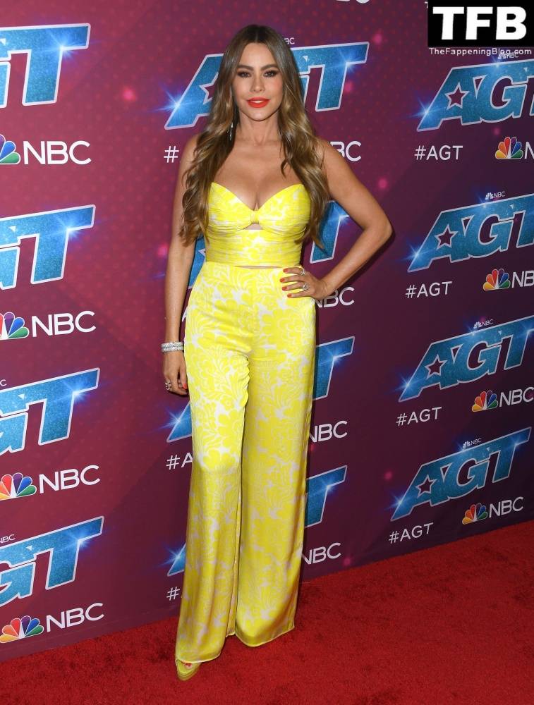 Sofi­a Vergara Flaunts Her Cleavage at the Red Carpet of the 1CAmerica 19s Got Talent 1D Season 17 Live Show - #25
