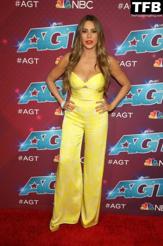 Sofi­a Vergara Flaunts Her Cleavage at the Red Carpet of the 1CAmerica 19s Got Talent 1D Season 17 Live Show - #42