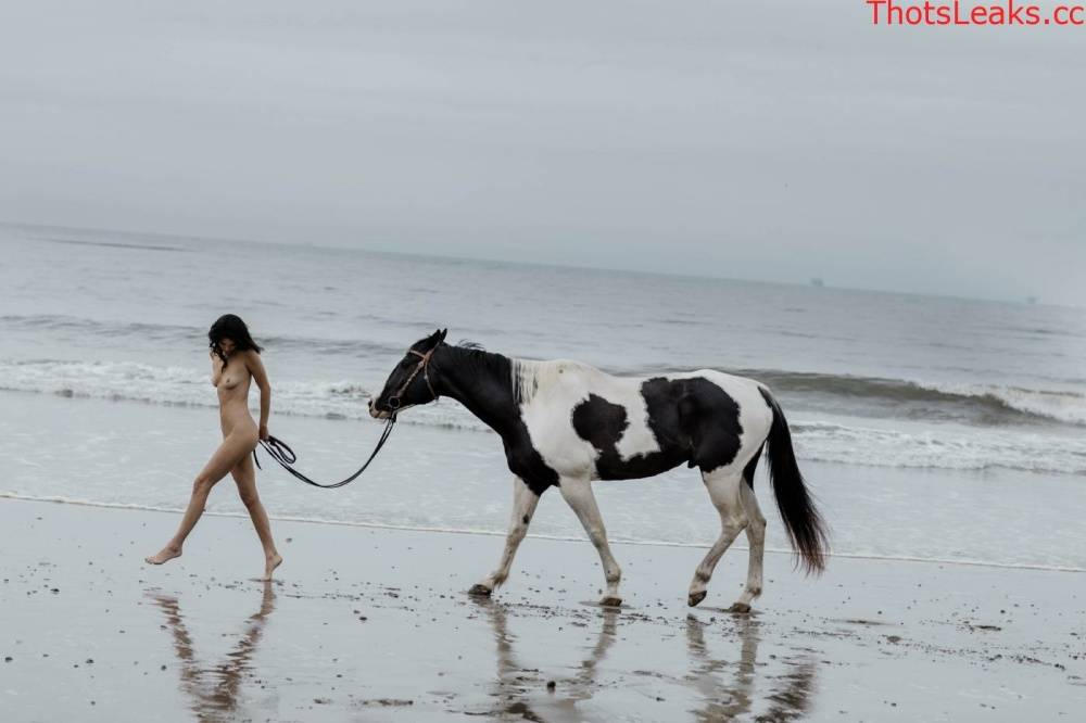 Kendall Jenner Nude Horse Riding Set Leaked - #1