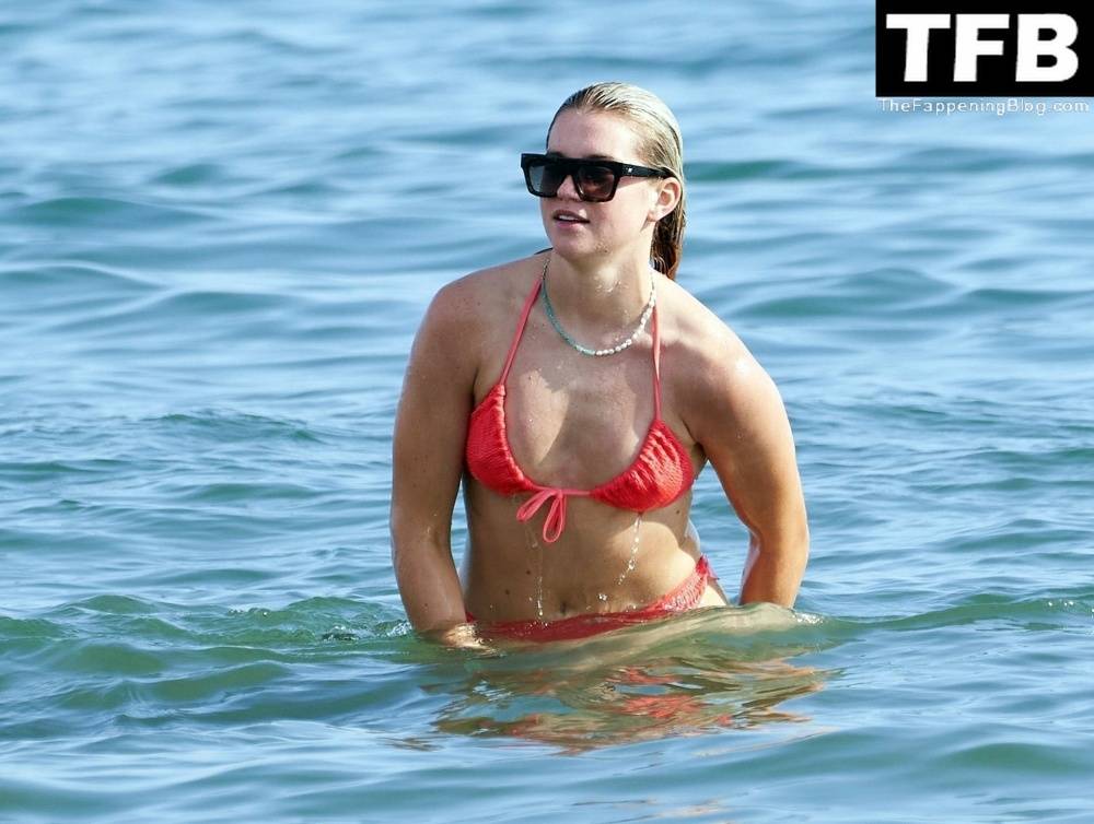 Alessia Russo is Pictured Relaxing on Holiday in Italy - #41