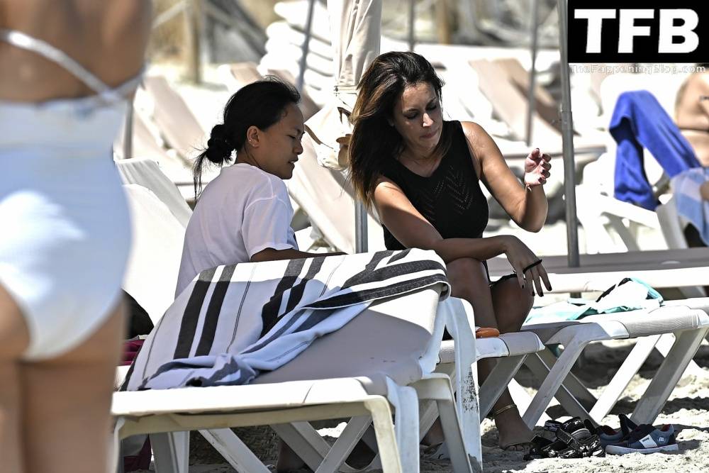 Raquel Lozano Flaunts Her Curves on the Beach in Ibiza - #16