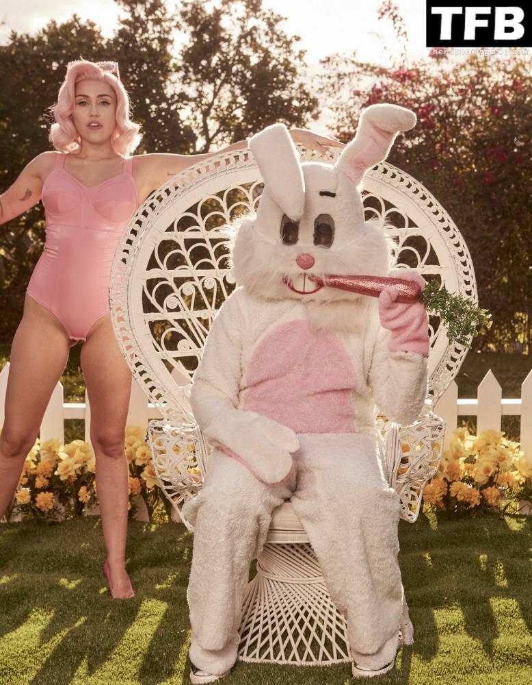 Miley Cyrus Nude & Sexy 13 Vogue Magazine Outtakes - #52