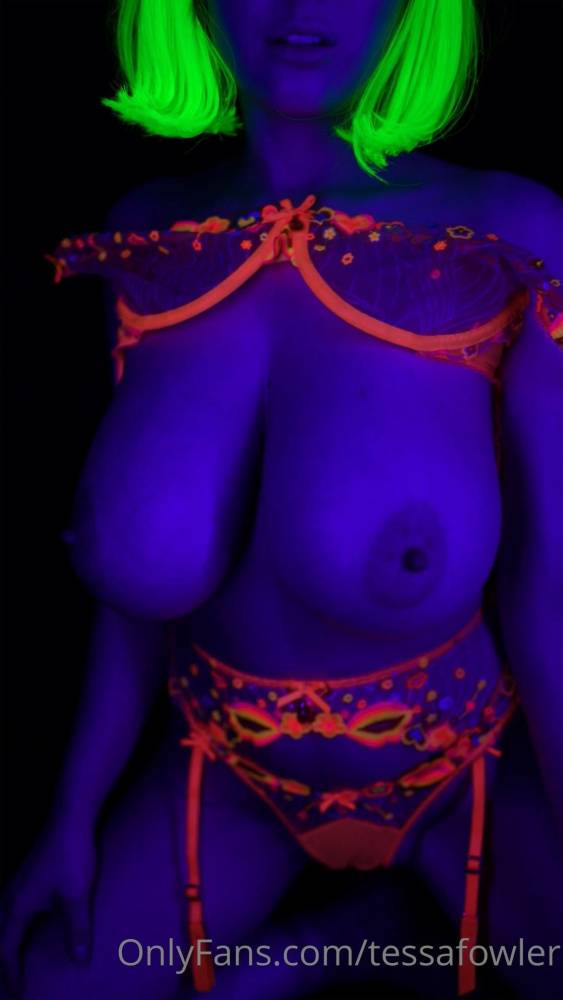 Tessa Fowler Nude Neon Body Paint OnlyFans Video Leaked - #1