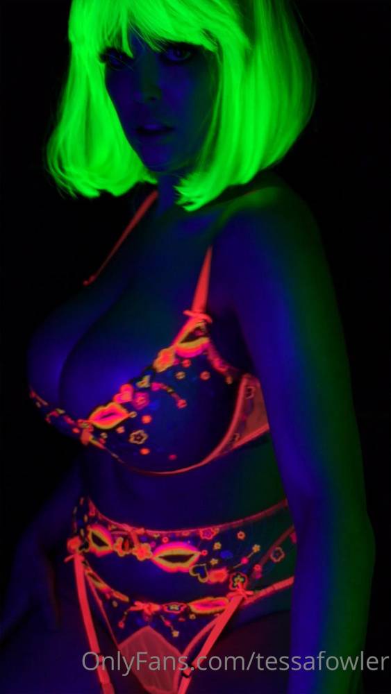 Tessa Fowler Nude Neon Body Paint OnlyFans Video Leaked - #11
