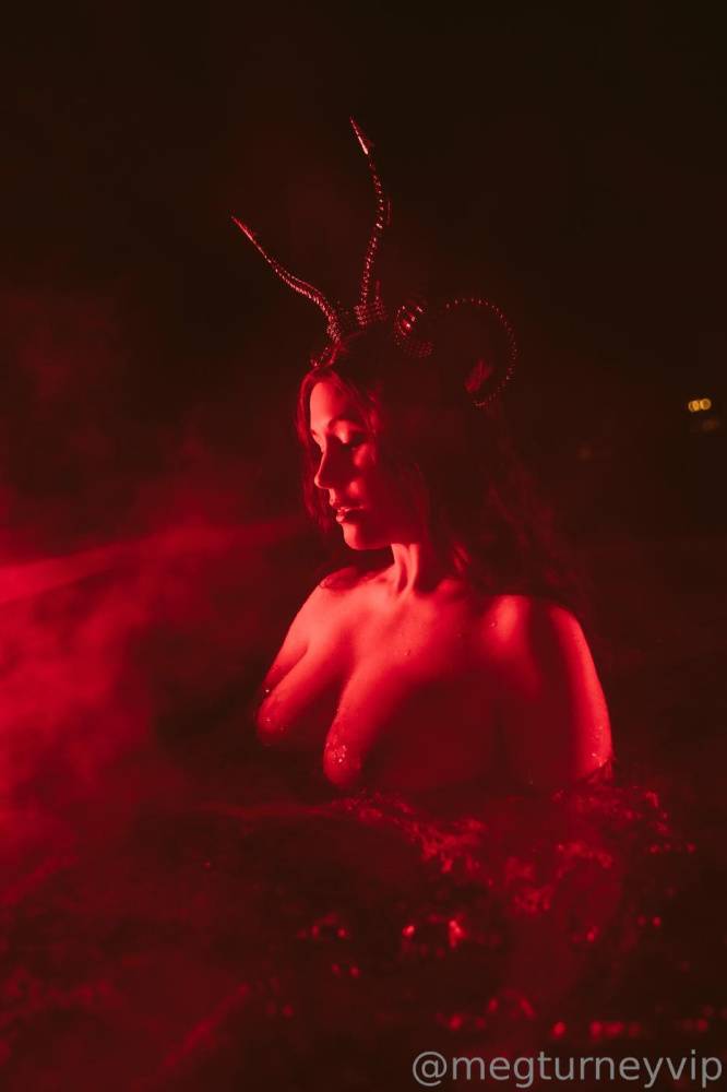 Meg Turney Nude Krampus Hot Tub Onlyfans Set Leaked - #7