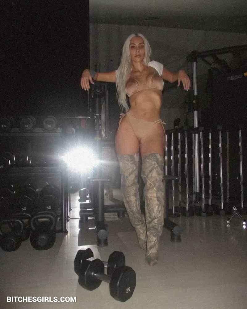 Kim Kardashian Nude Thicc - Kardashian Celebrities Leaked Nude Pics - #16