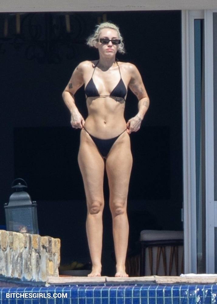 Miley Cyrus Nude Celebrity Tits Photos - #8