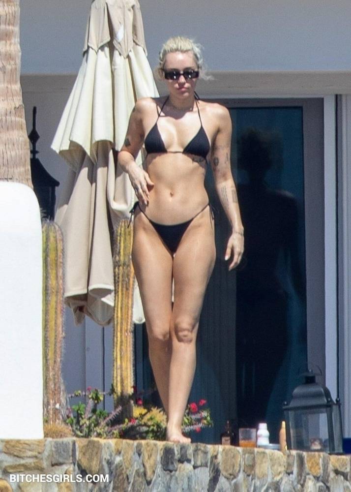 Miley Cyrus Nude Celebrity Tits Photos - #3