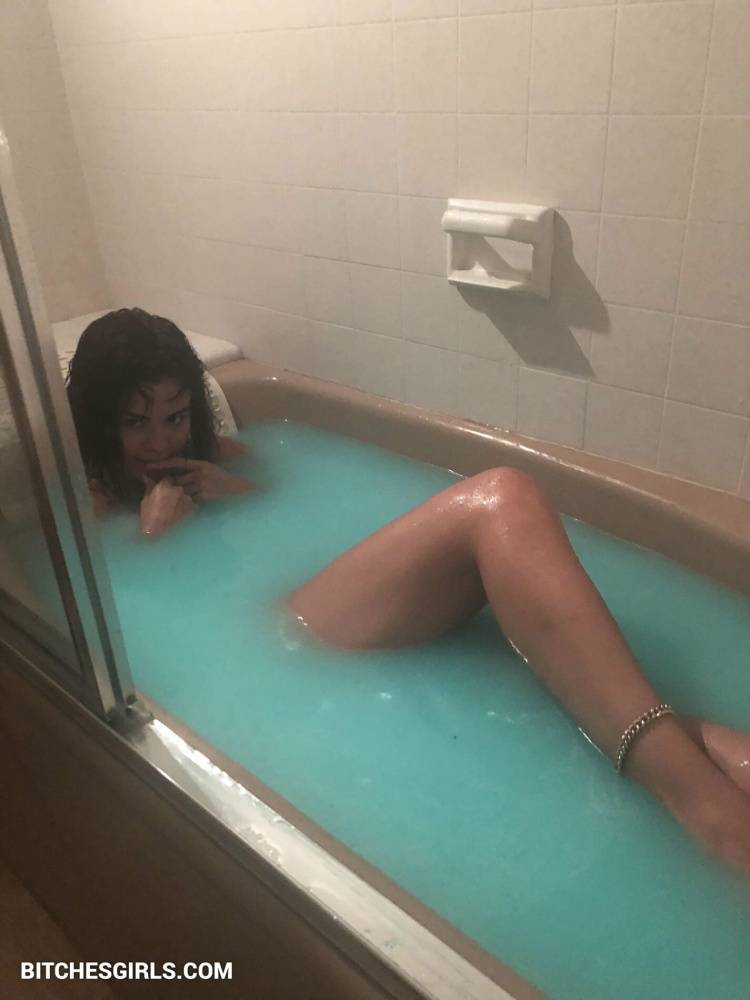 Selena Gomez Celeb Nudes - selenagomez Leaked Boobs Photos - #18