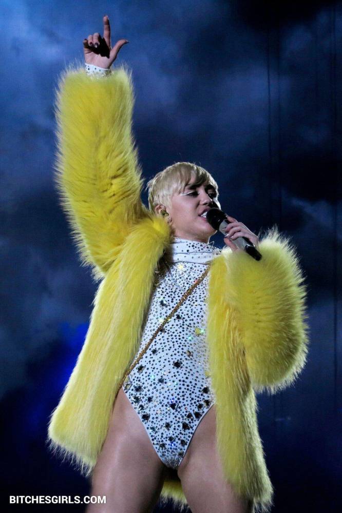 Miley Cyrus Nude Celebrities - Miley Celebrities Leaked Naked Video - #9