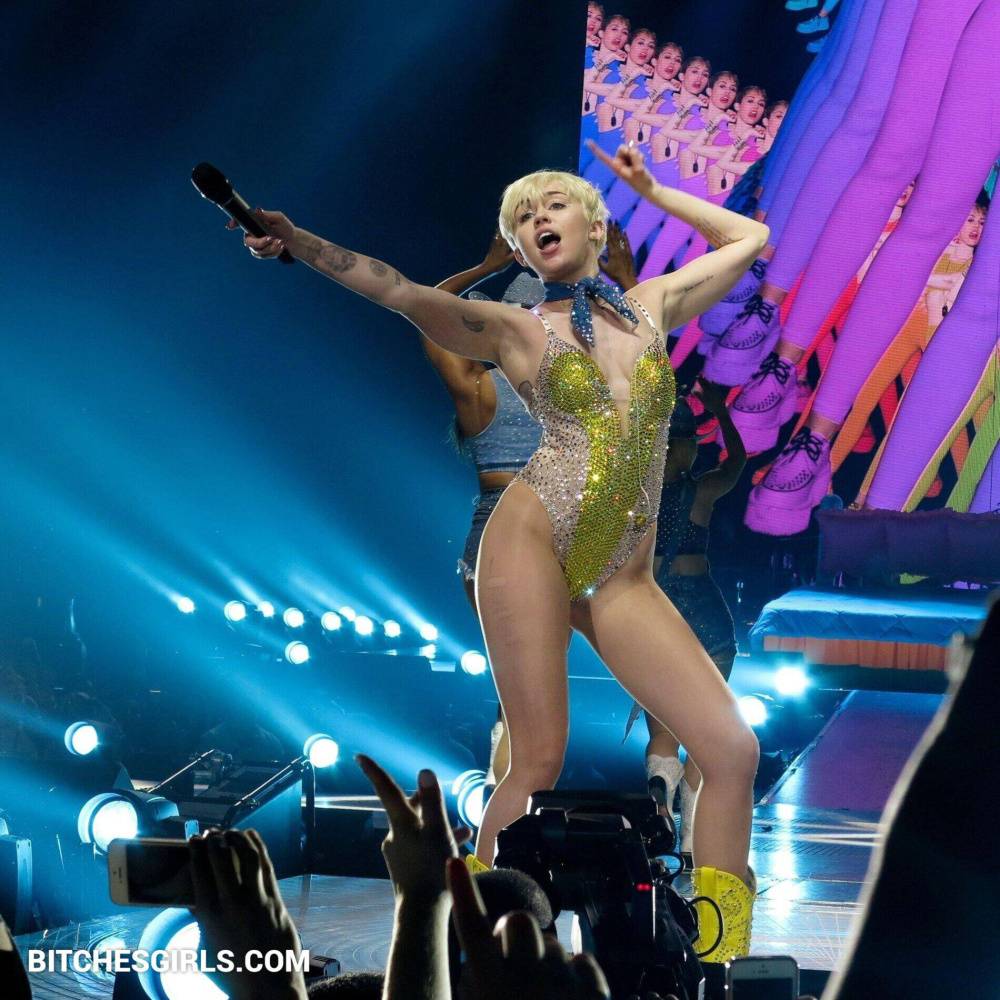 Miley Cyrus Nude Celebrities - Miley Celebrities Leaked Naked Video - #1