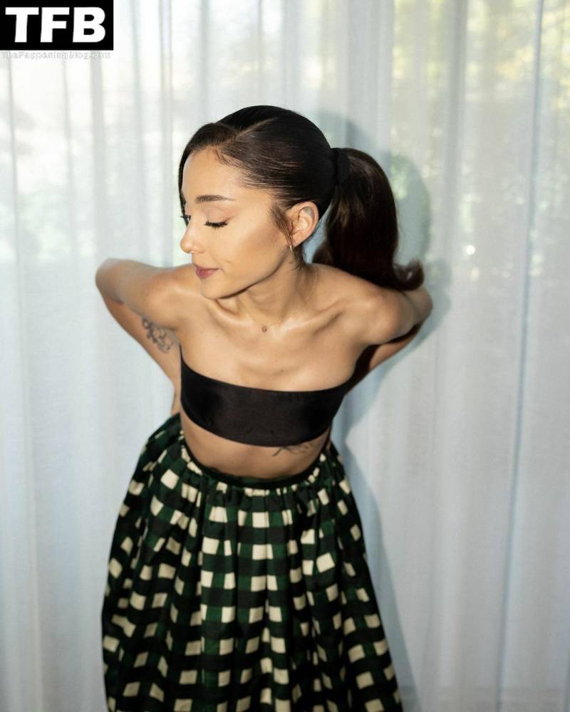 Ariana Grande Topless & Sexy - #6