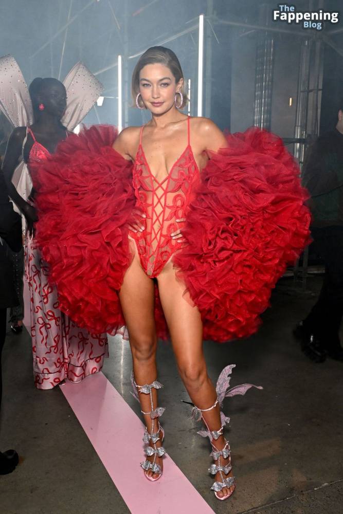 Gigi Hadid Displays Her Sexy Figure at the 2024 Victoria’s Secret Fashion Show (112 Photos) - #19