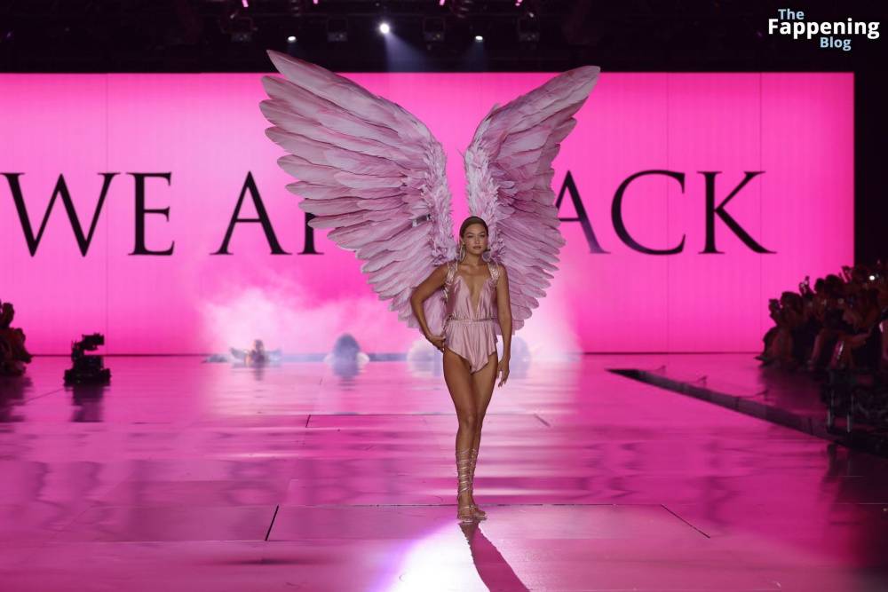 Gigi Hadid Displays Her Sexy Figure at the 2024 Victoria’s Secret Fashion Show (112 Photos) - #17