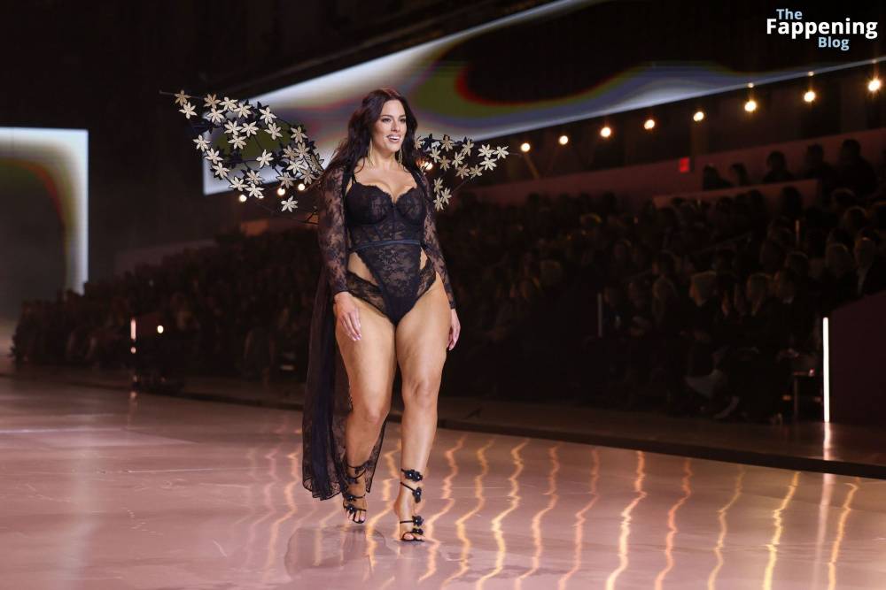 Ashley Graham Flaunts Her Curves at the 2024 Victoria’s Secret Show (67 Photos) - #26