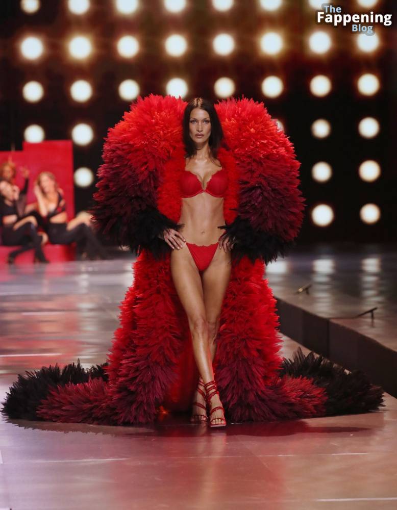 Bella Hadid Looks Stunning in Red at the 2024 Victoria’s Secret Show (63 Photos) - #17