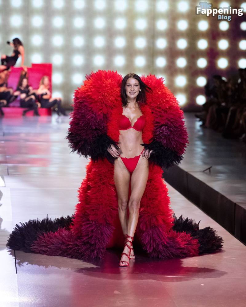 Bella Hadid Looks Stunning in Red at the 2024 Victoria’s Secret Show (63 Photos) - #2