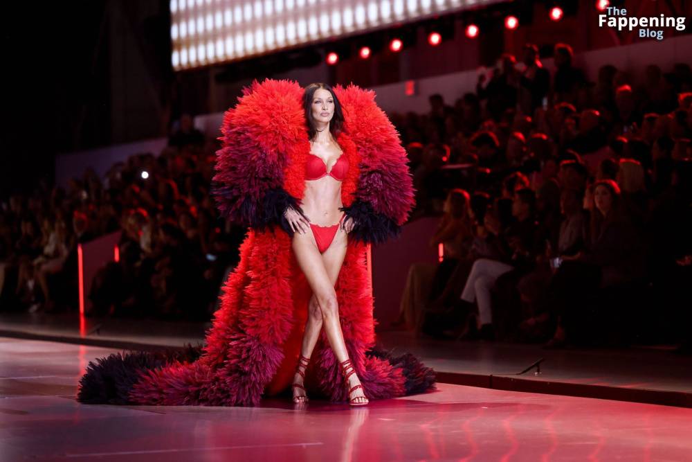 Bella Hadid Looks Stunning in Red at the 2024 Victoria’s Secret Show (63 Photos) - #22