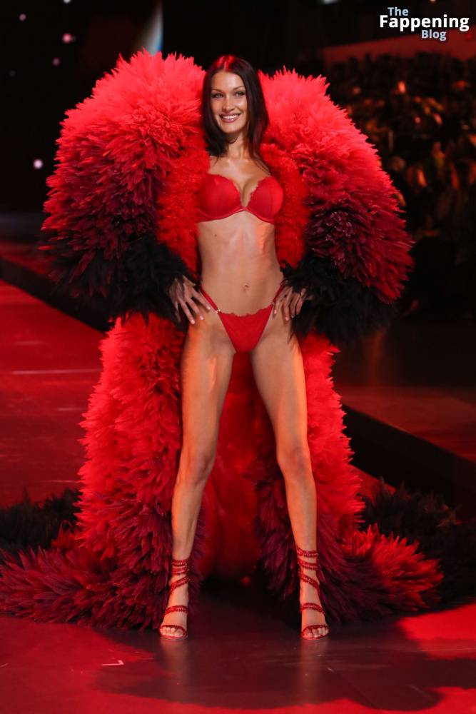 Bella Hadid Looks Stunning in Red at the 2024 Victoria’s Secret Show (63 Photos) - #12