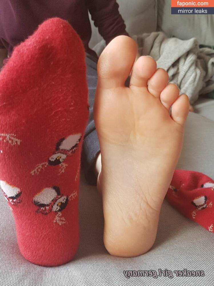 Emma Elba aka Emmascutefeet aka Emmasfeetcosplay aka Luna_Soles_Goddess aka SneakerGirlGermany aka cutefeetprincess aka sherlinanym aka sneakergirl Nude Leaks OnlyFans - #3