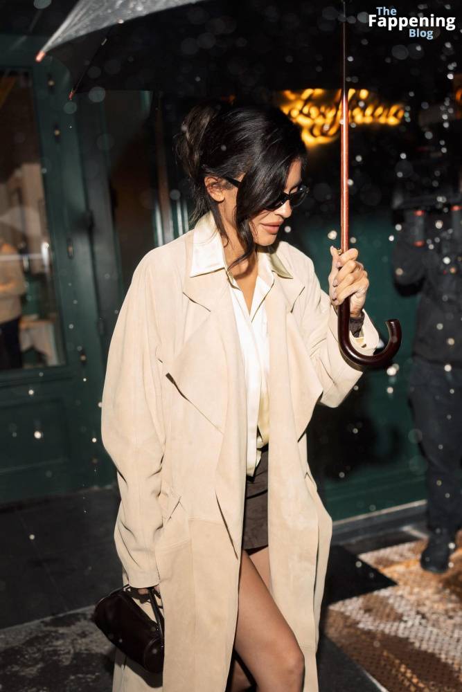 Kylie Jenner Flaunts Her Sexy Legs & Tits in Paris (29 Photos) - #26