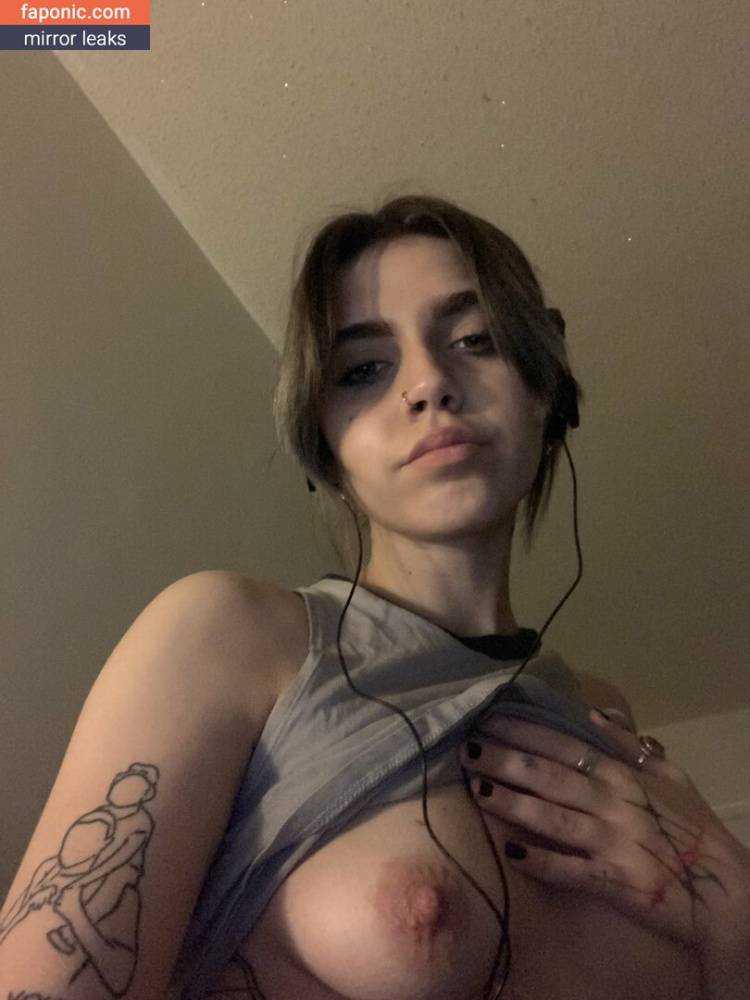 coolgirl2001 aka fandomgirl2001 aka wired_earbuds Nude Leaks OnlyFans - #4