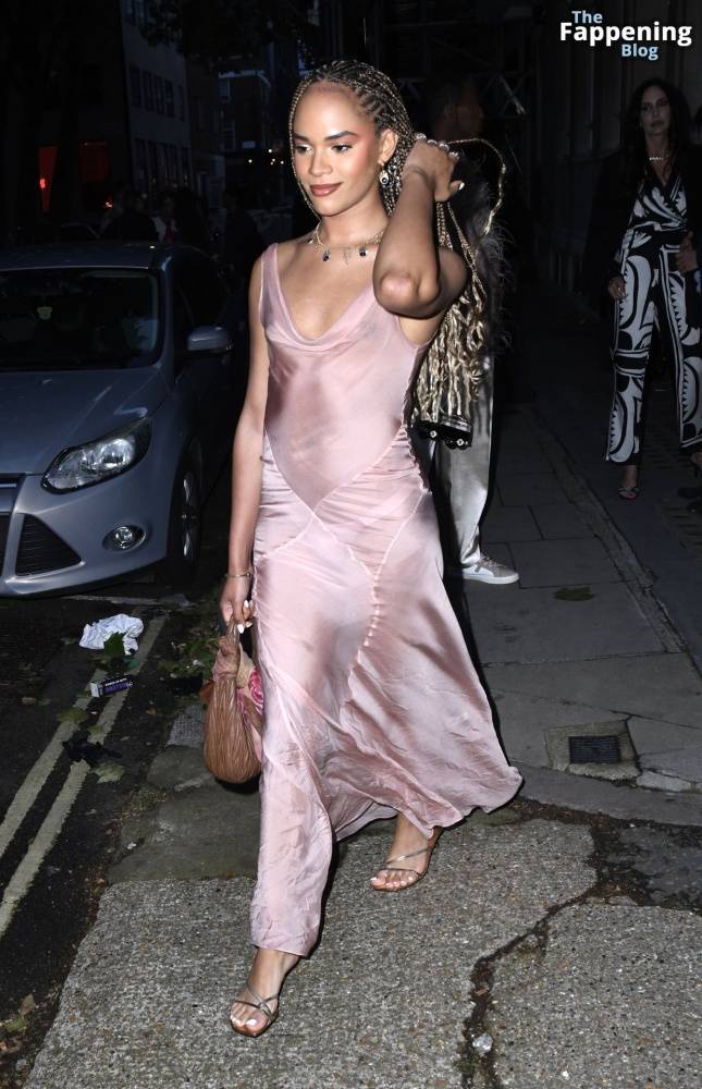 Yasmin Finney Flashes Her Nude Tits in London (42 Photos) - #15