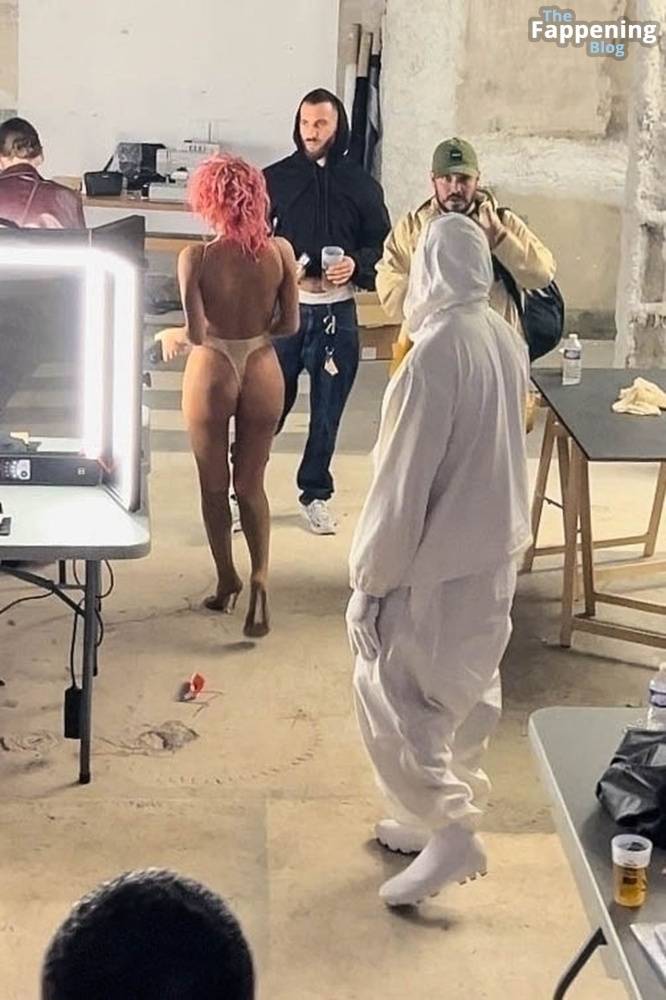 Bianca Censori Flashes Her Nude Boobs in Paris (57 Photos) - #6