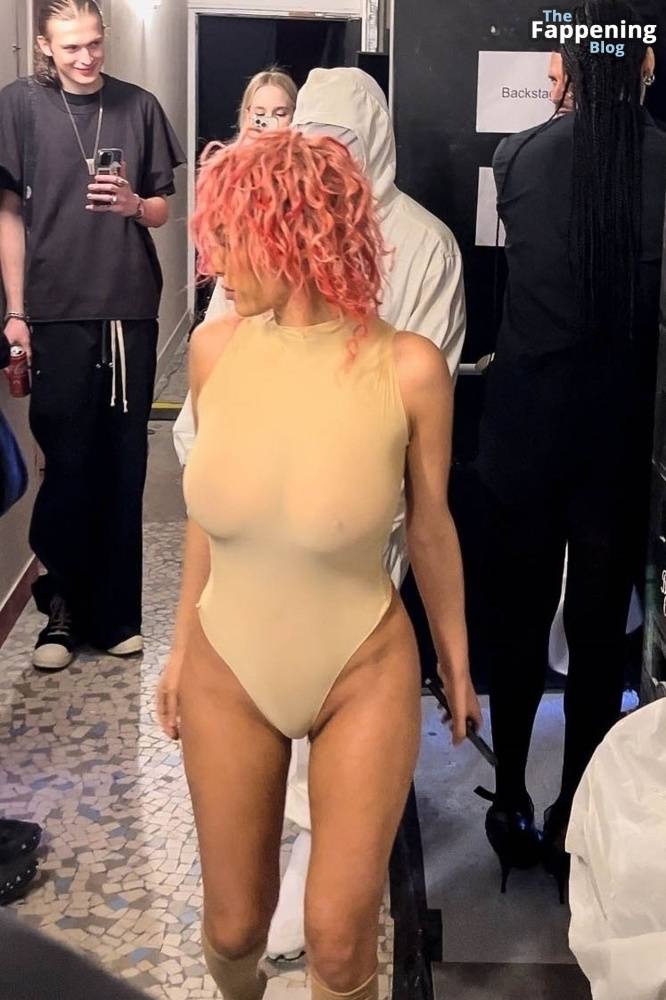 Bianca Censori Flashes Her Nude Boobs in Paris (57 Photos) - #30