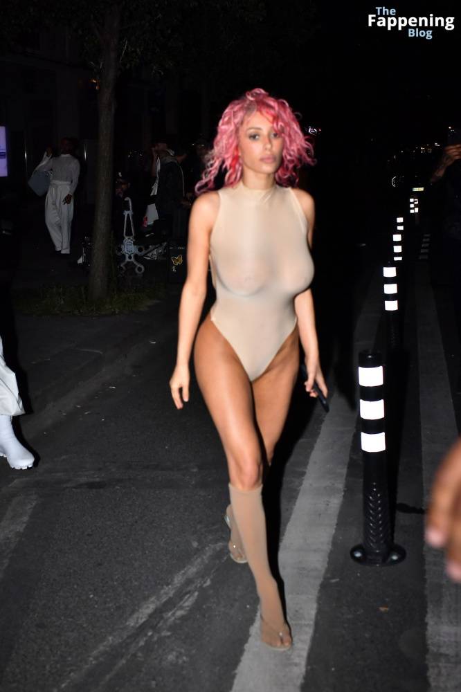 Bianca Censori Flashes Her Nude Boobs in Paris (57 Photos) - #46