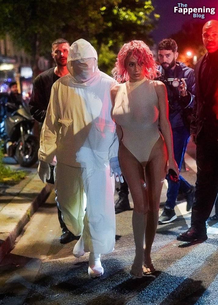 Bianca Censori Flashes Her Nude Boobs in Paris (57 Photos) - #9