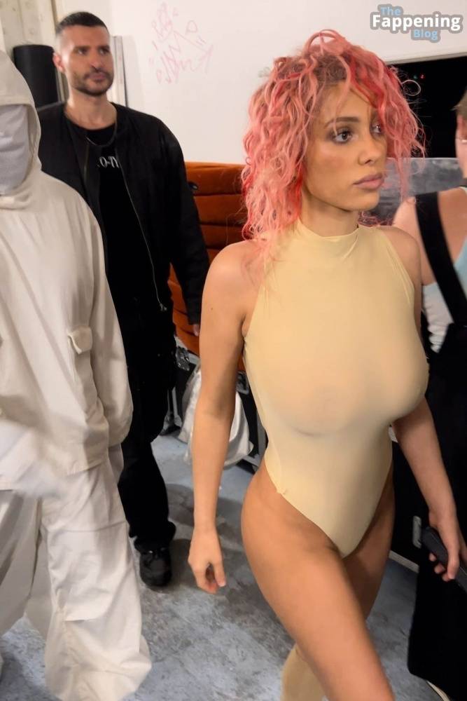 Bianca Censori Flashes Her Nude Boobs in Paris (57 Photos) - #25