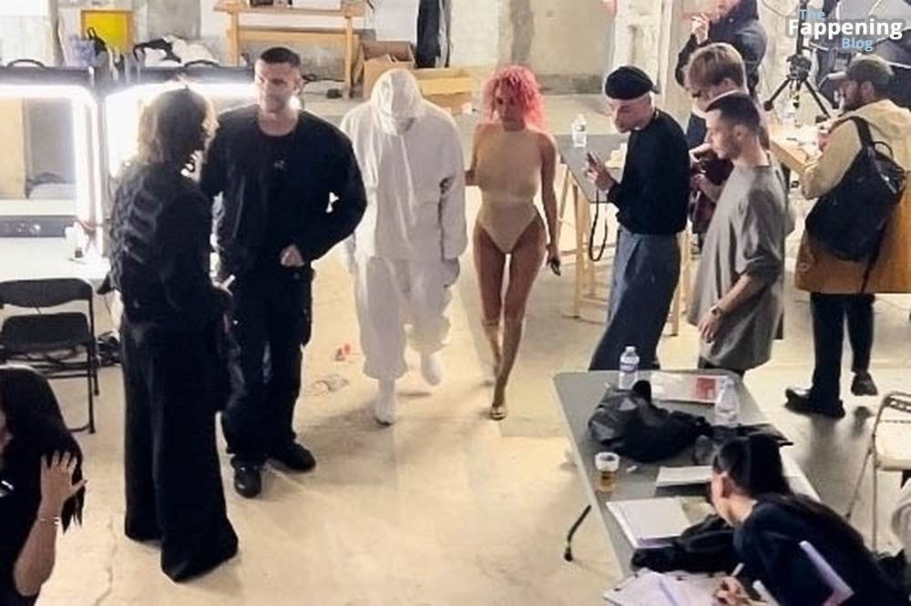 Bianca Censori Flashes Her Nude Boobs in Paris (57 Photos) - #34