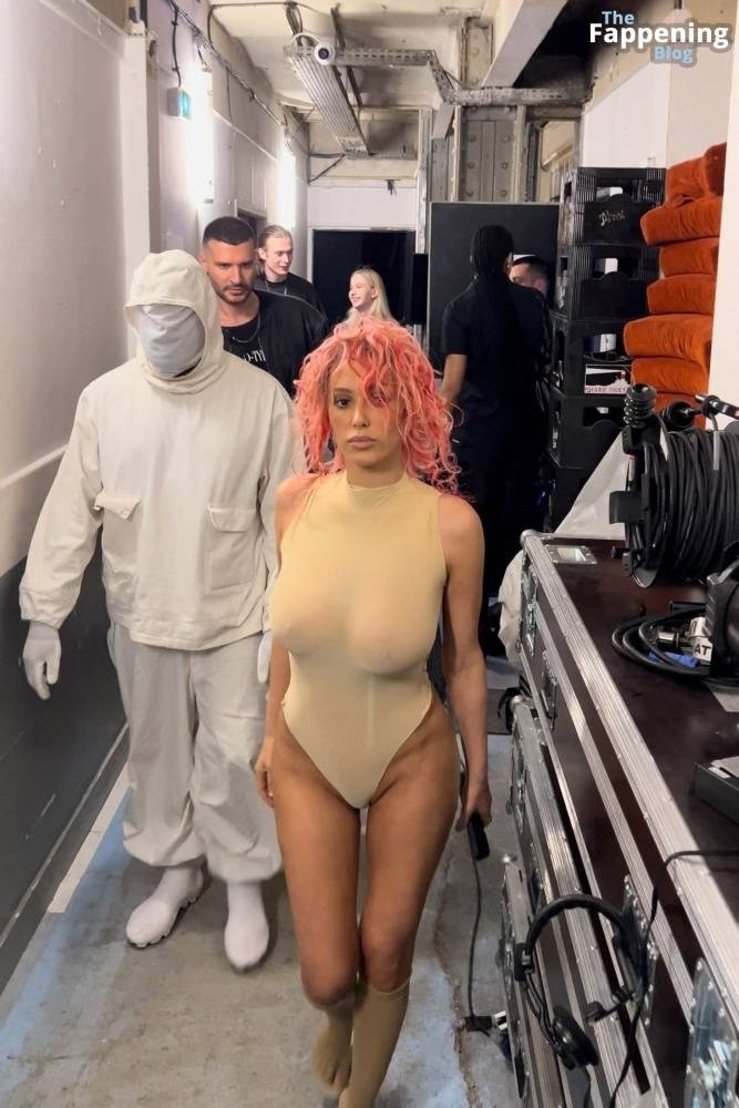 Bianca Censori Flashes Her Nude Boobs in Paris (57 Photos) - #27