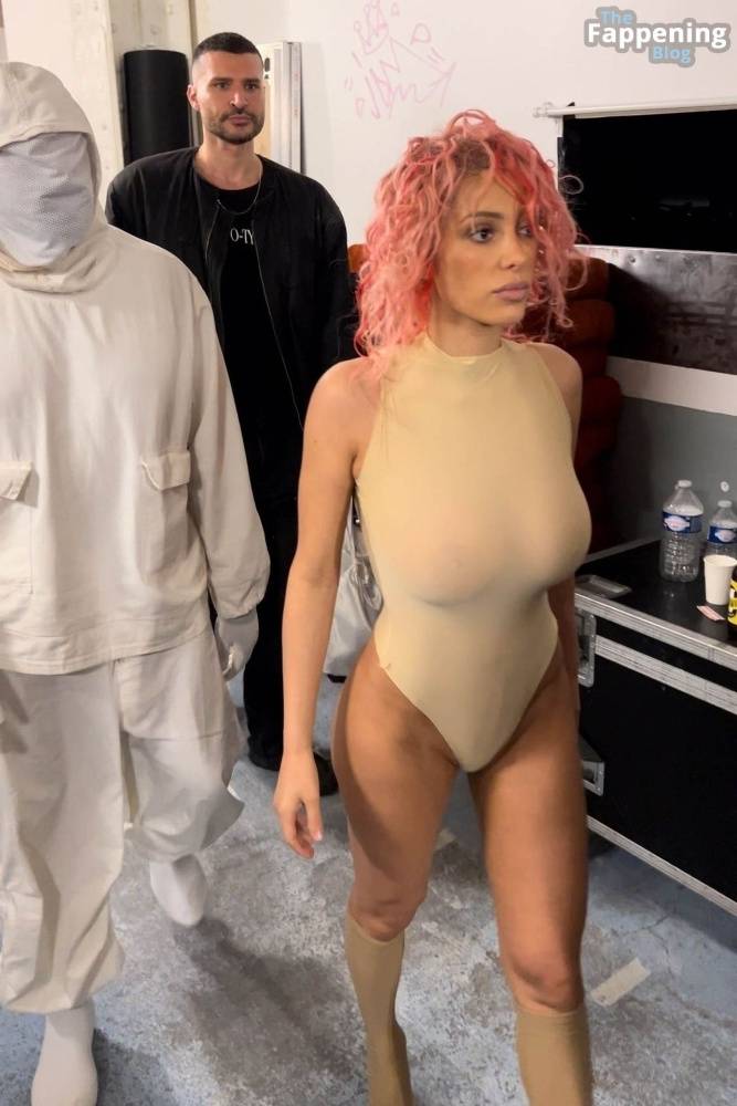 Bianca Censori Flashes Her Nude Boobs in Paris (57 Photos) - #1