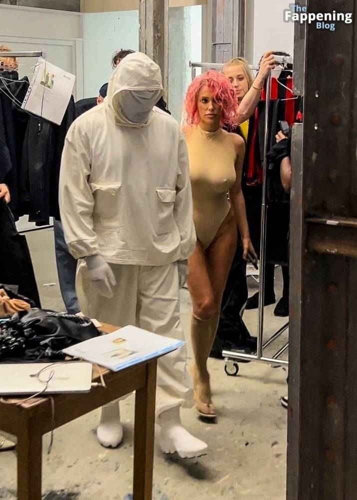 Bianca Censori Flashes Her Nude Boobs in Paris (57 Photos) - #38