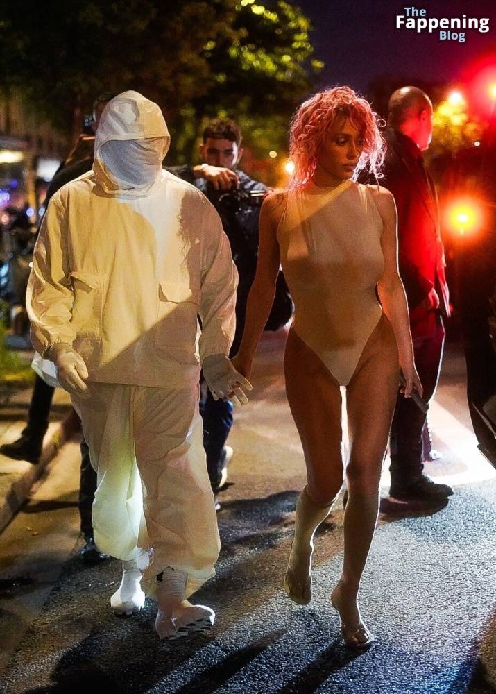 Bianca Censori Flashes Her Nude Boobs in Paris (57 Photos) - #13