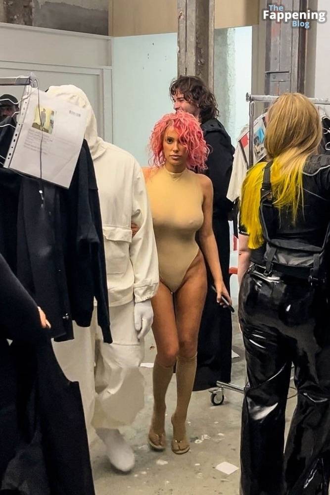 Bianca Censori Flashes Her Nude Boobs in Paris (57 Photos) - #42