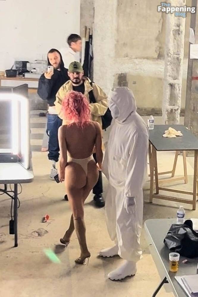 Bianca Censori Flashes Her Nude Boobs in Paris (57 Photos) - #36
