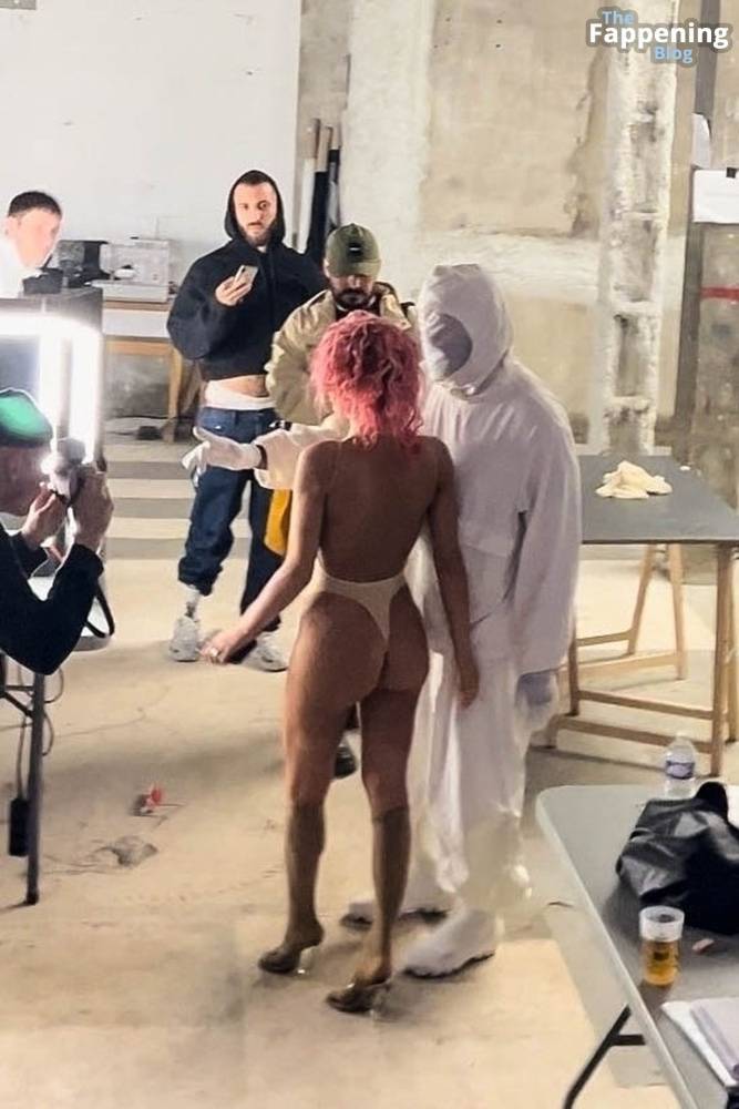 Bianca Censori Flashes Her Nude Boobs in Paris (57 Photos) - #37