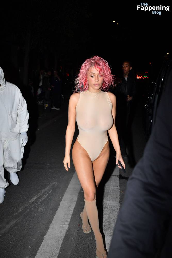 Bianca Censori Flashes Her Nude Boobs in Paris (57 Photos) - #52