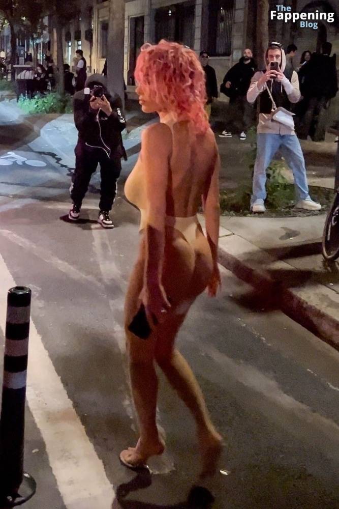 Bianca Censori Flashes Her Nude Boobs in Paris (57 Photos) - #2