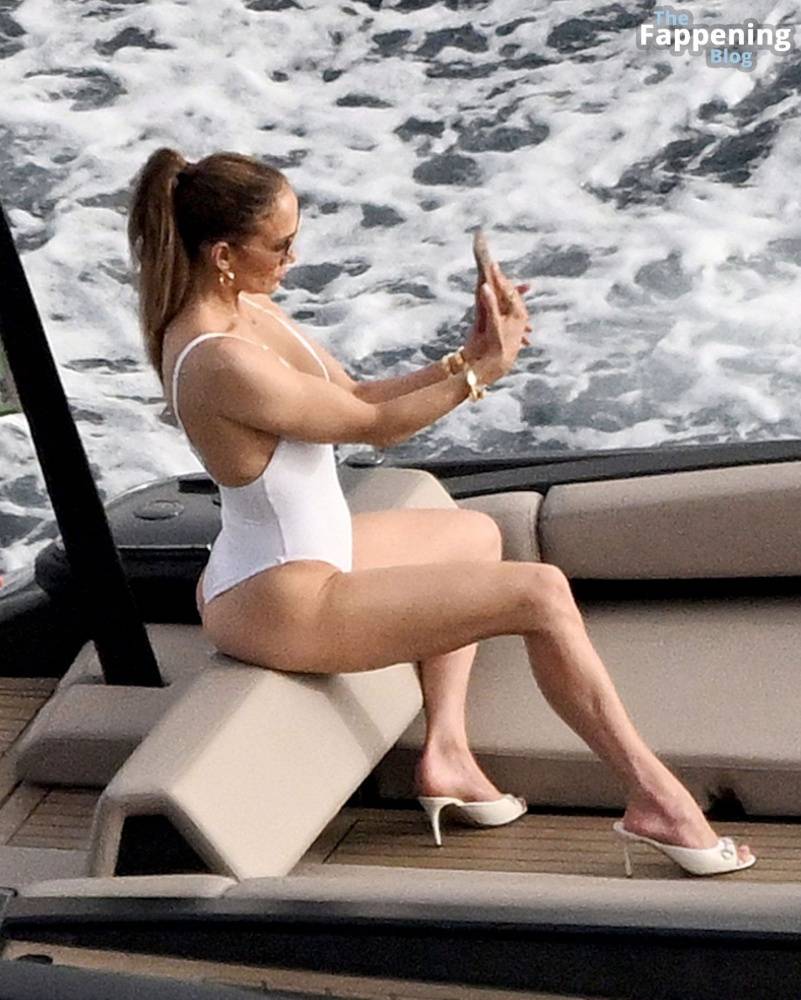 Jennifer Lopez Shows Off Her Curves in Italy (75 Photos) - #3